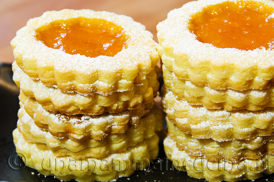 Ricetta Biscotti Occhio di Bue con Marmellata di Albicocche