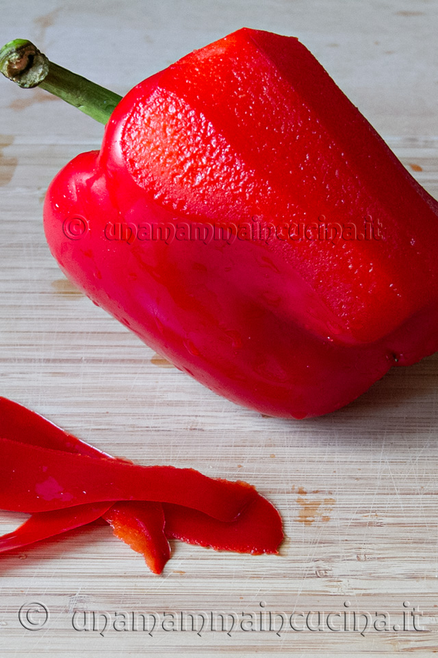 Peperone rosso sbucciato - unamammaincucina.it